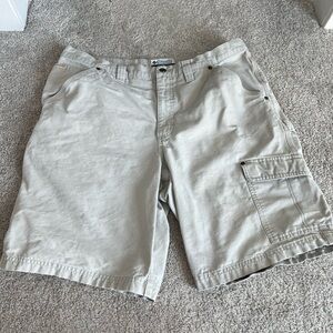 Men’s Columbia Tan Cargo Utility Shorts Size 38